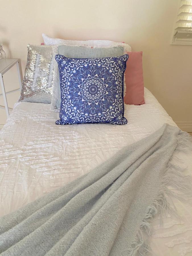 Cosy Haven For Females Only Or Females & Child/ren Brisbane