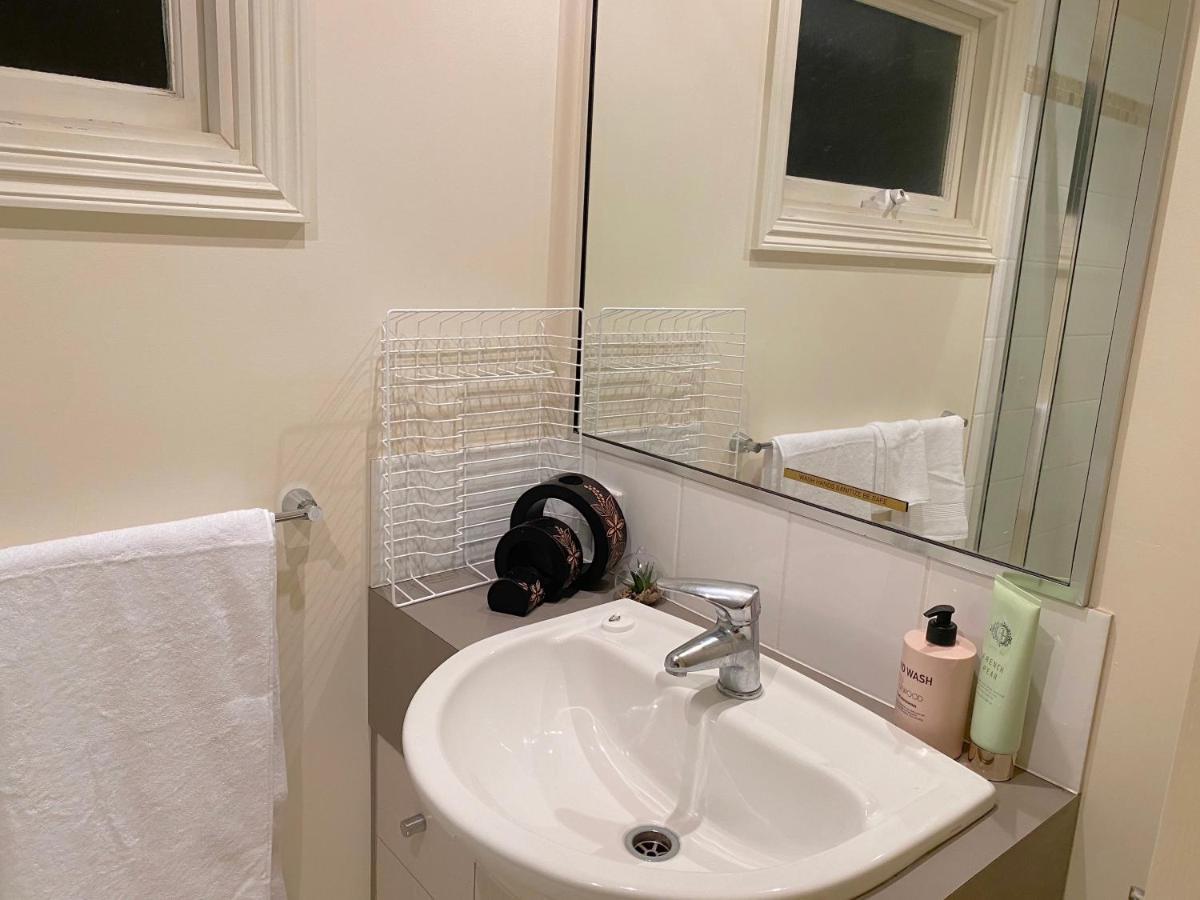 Cosy Haven For Females Only Or Females & Child/ren Guest house Brisbane