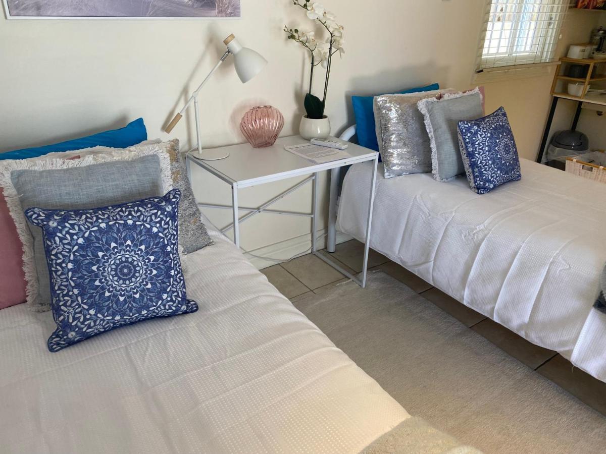 Cosy Haven For Females Only Or Females & Child/ren Guest house